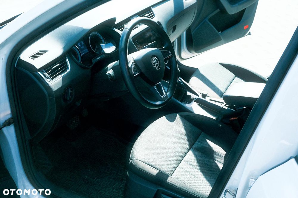 Skoda Octavia 1.5 TSI ACT Style DSG - 9