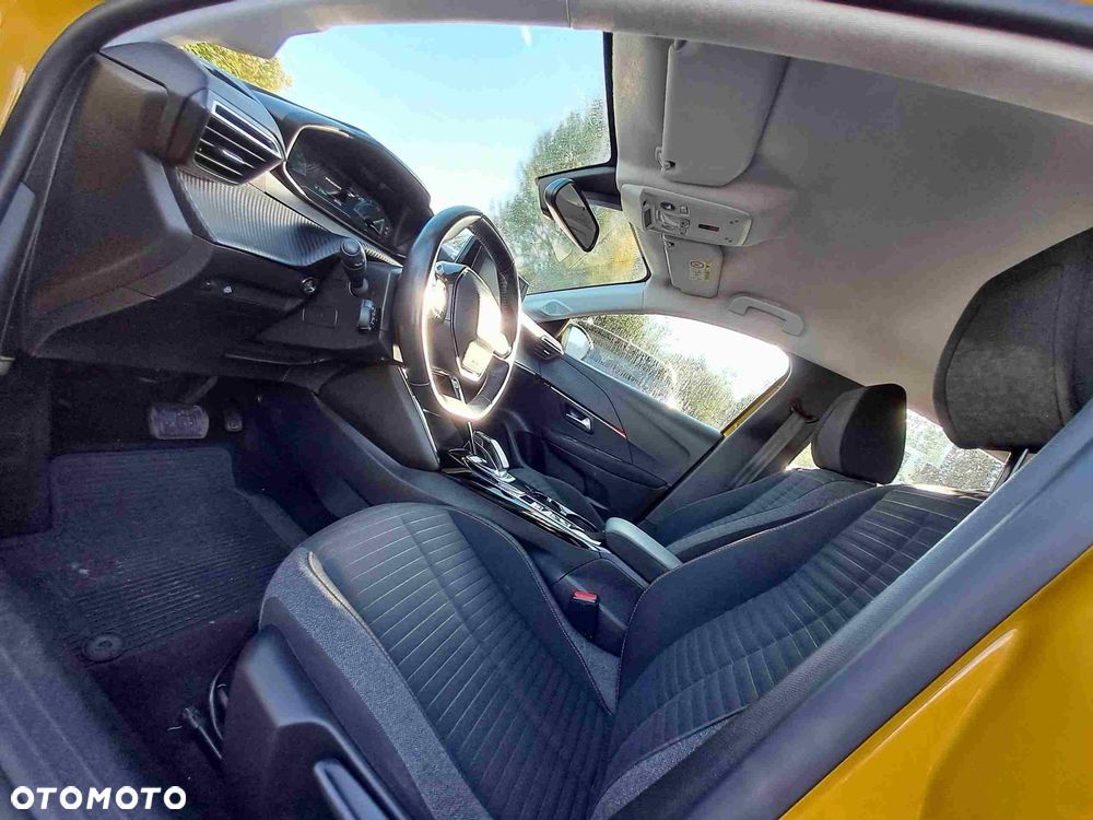 Peugeot 208 - 11