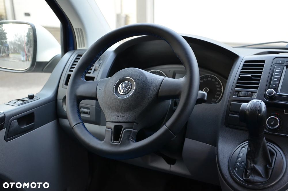 Volkswagen Caravelle - 16