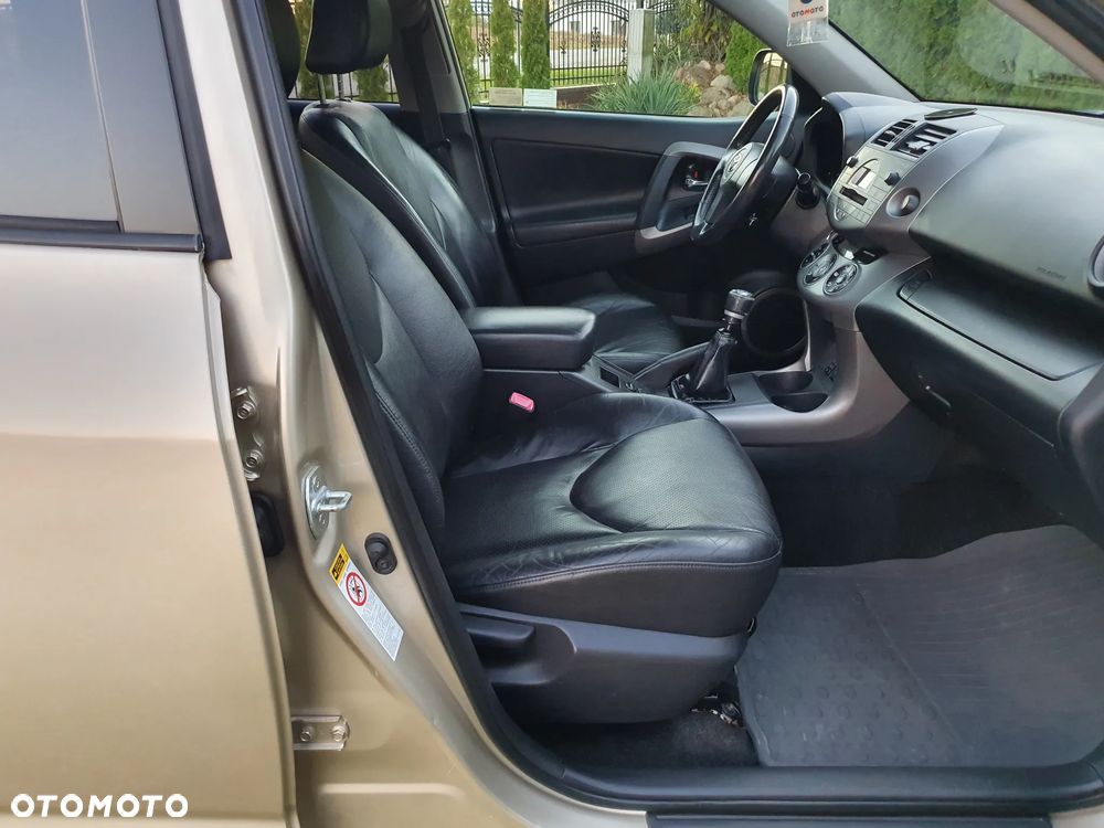 Toyota RAV4 2.2 D-4D Sol 180 - 13