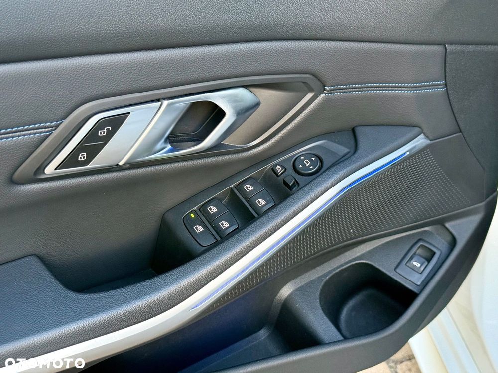 BMW Seria 3 330i M Sport sport - 24