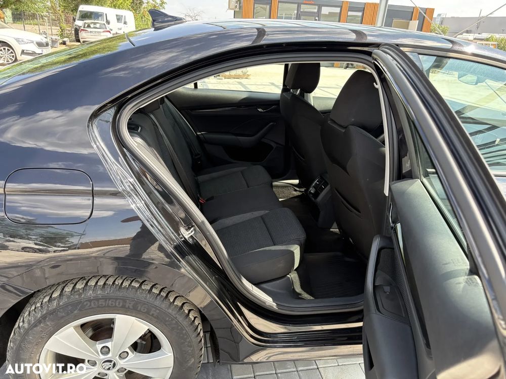Skoda Octavia 2.0 TDI DSG Ambition - 26