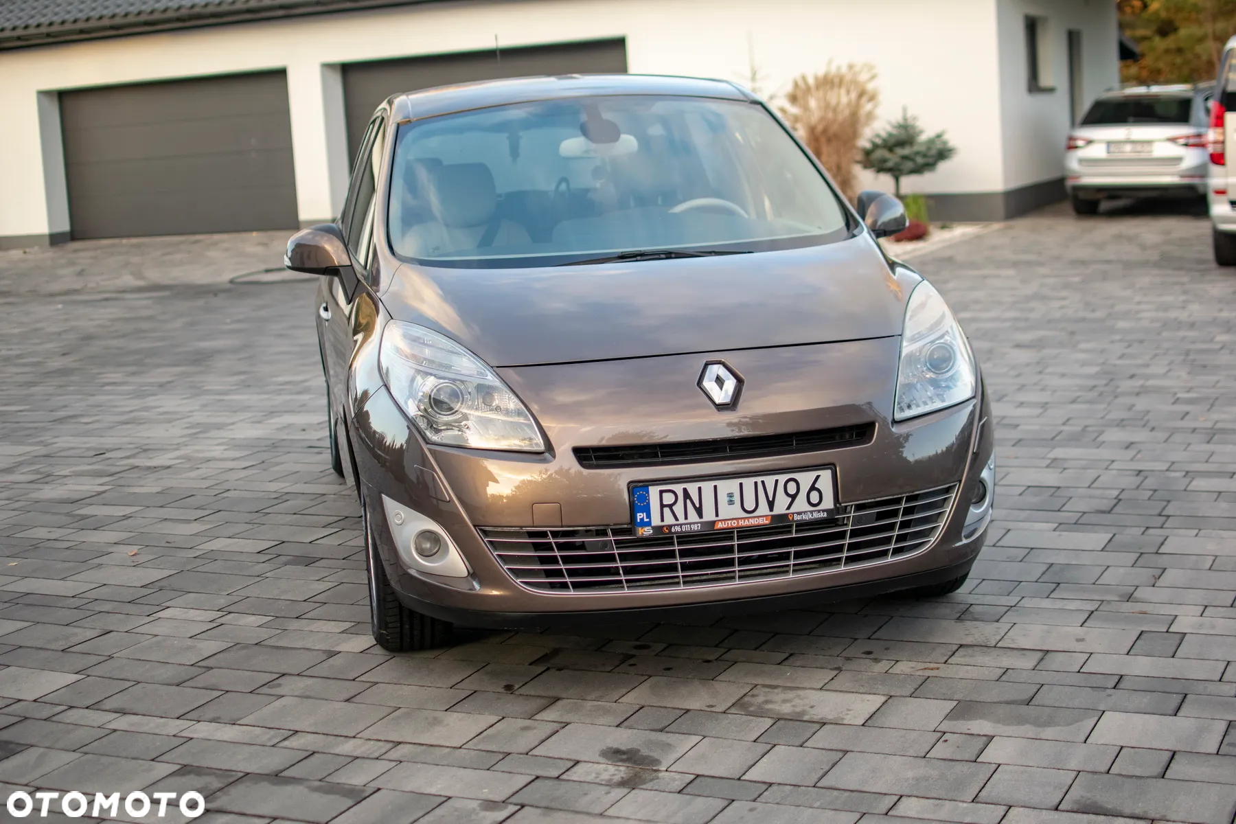 Renault Grand Scenic - 34