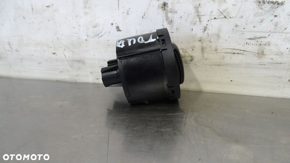 PRZEŁĄCZNIK ŚWIATEŁ VOLKSWAGEN TOURAN I 2.0 - 4