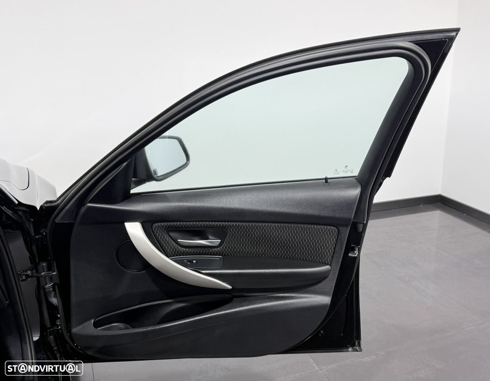 BMW 318 d Line Luxury - 46