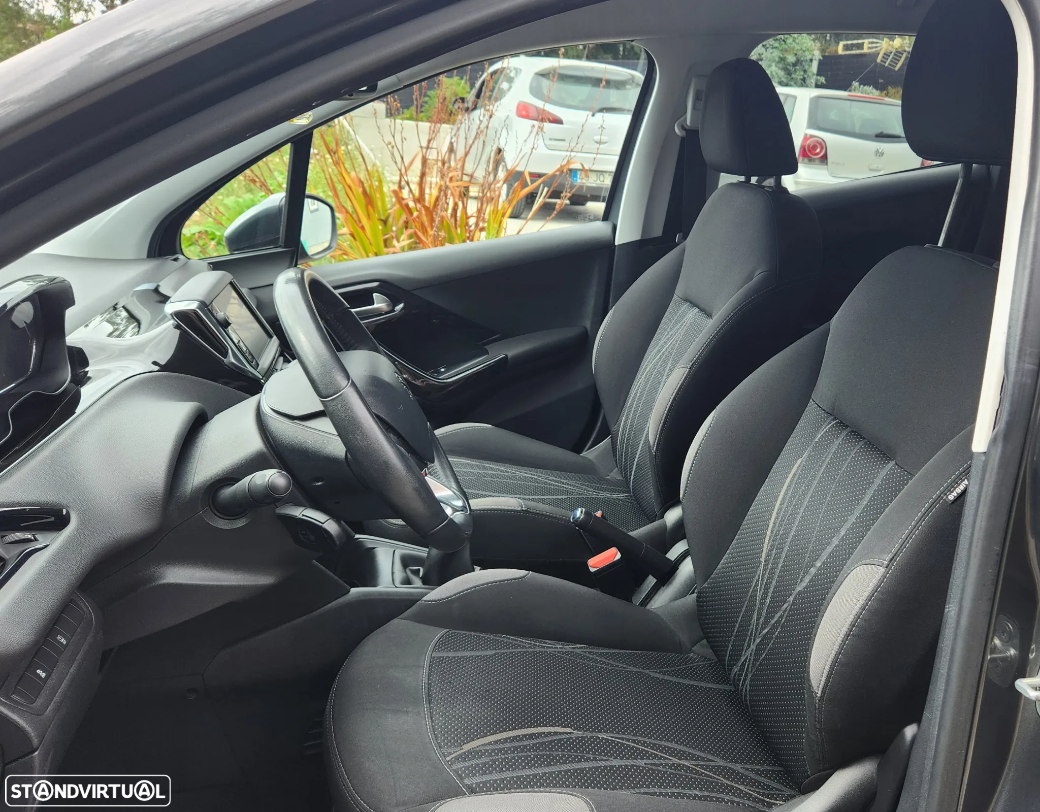 Peugeot 208 1.2 VTi Allure - 12