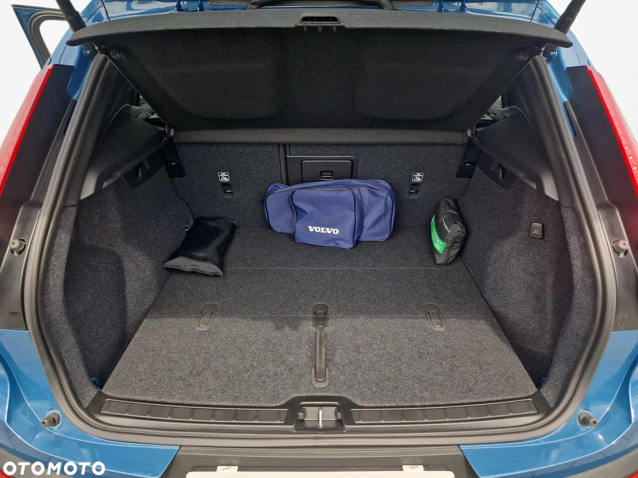 Volvo XC 40 B3 Plus Dark - 18