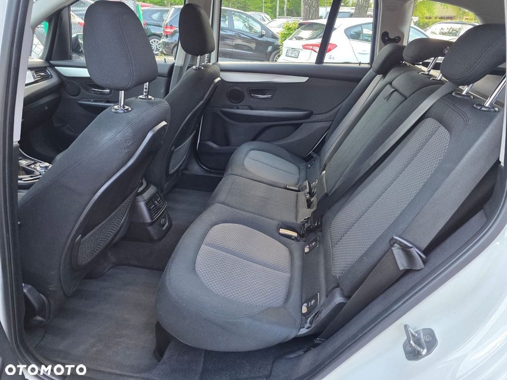 BMW Seria 2 218d - 23