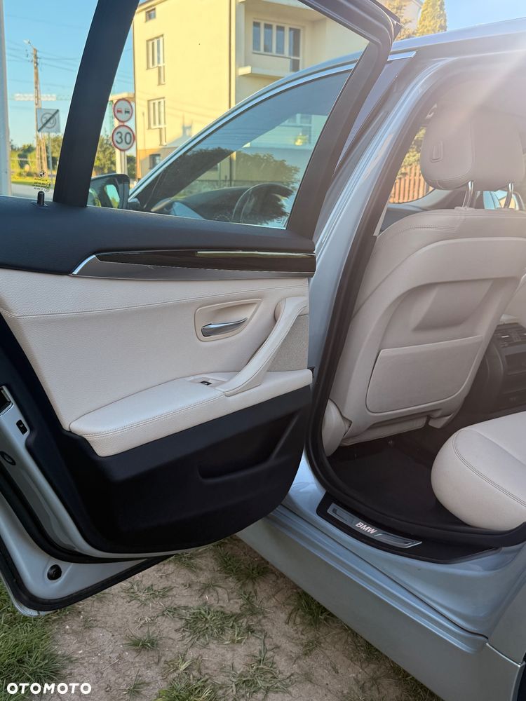 BMW Seria 5 528i xDrive Sport-Aut Luxury Line - 23