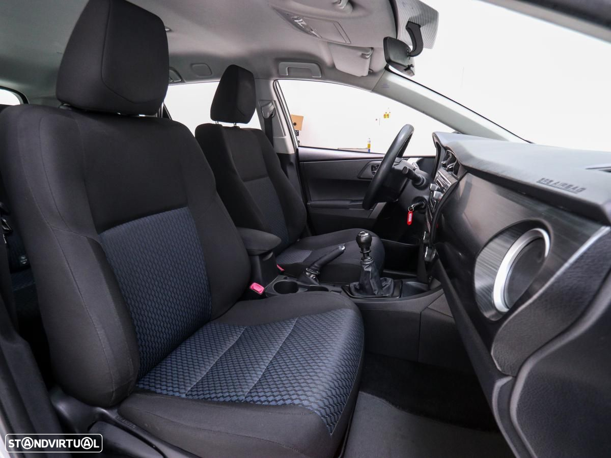 Toyota Auris Touring Sports 1.4 D-4D Active - 11