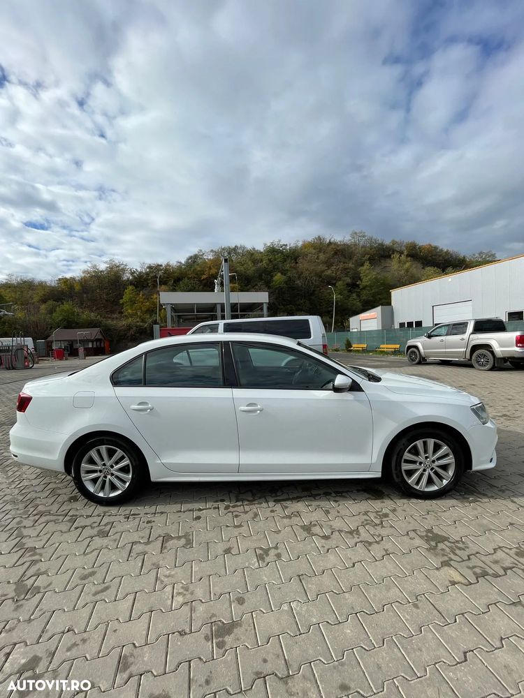 Volkswagen Jetta 2.0 TDI Comfortline - 5
