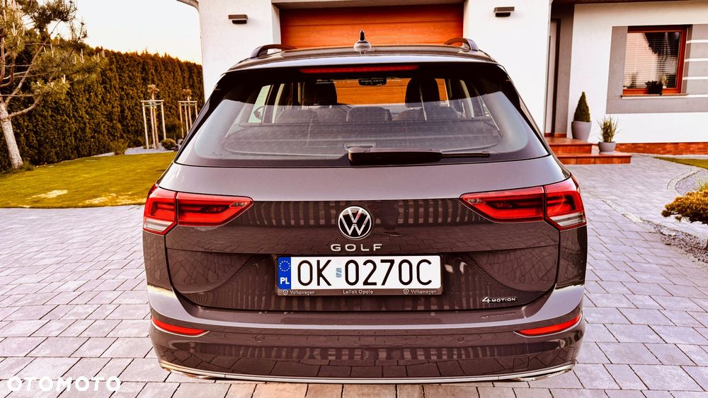 Volkswagen Golf - 8