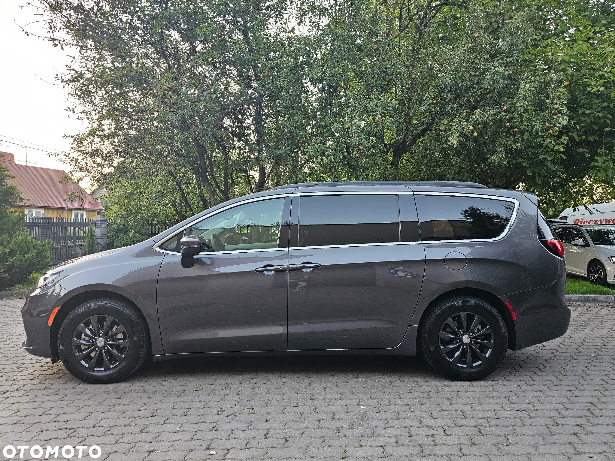 Chrysler Pacifica - 4