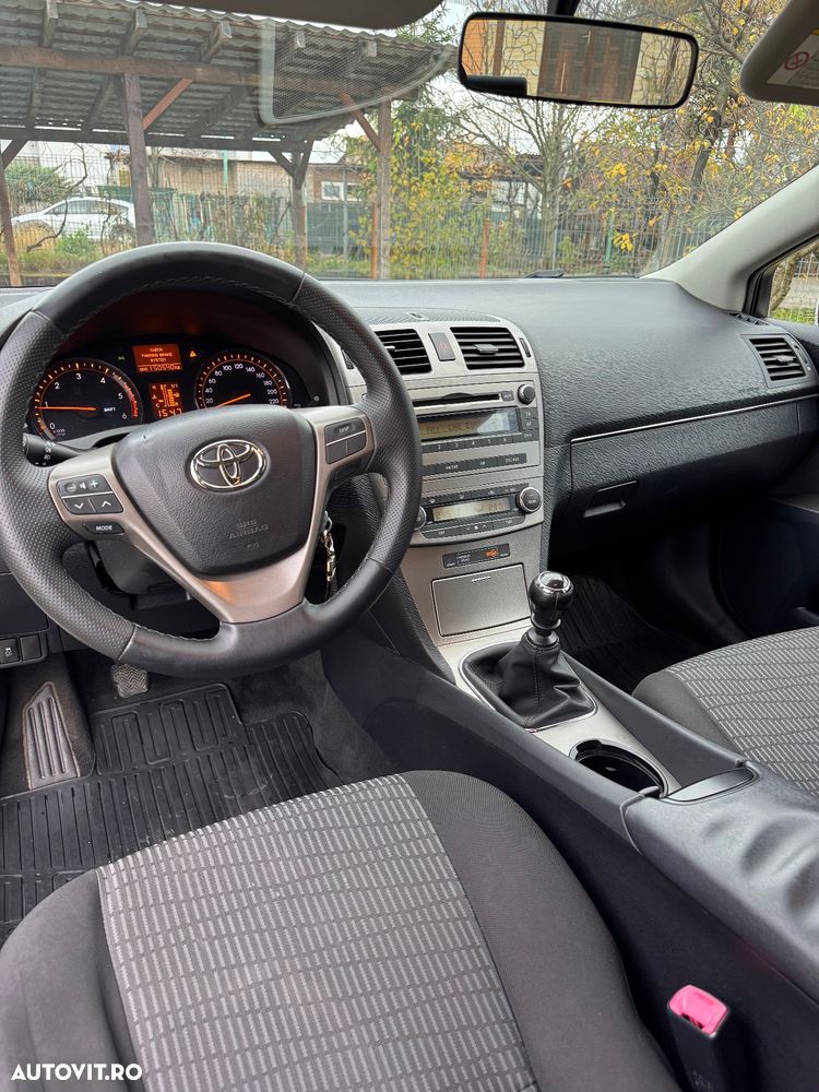 Toyota Avensis 2.0 D-4D Executive - 5