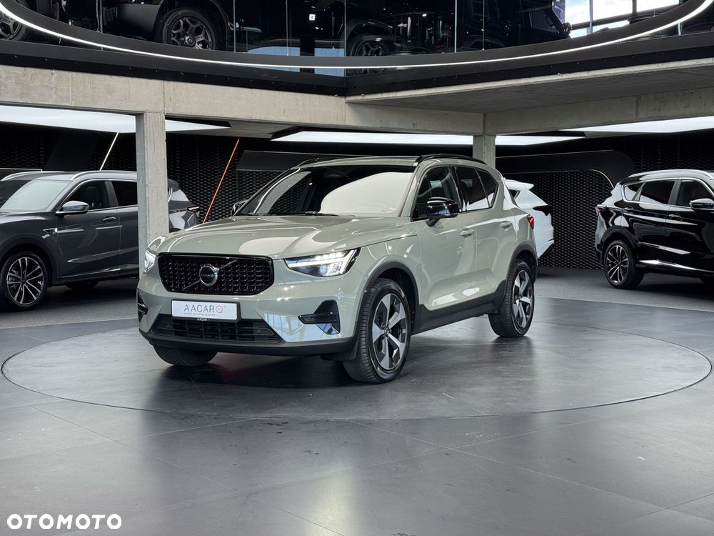 Volvo XC 40 B4 Plus Dark - 2