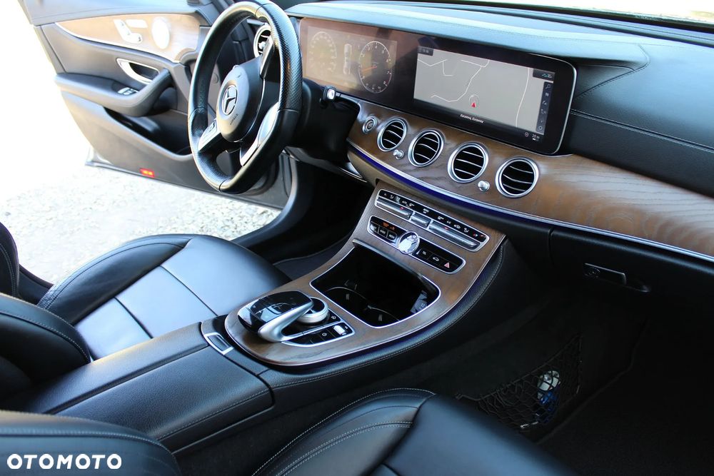Mercedes-Benz Klasa E 400 4Matic 9G-TRONIC Exclusive - 21