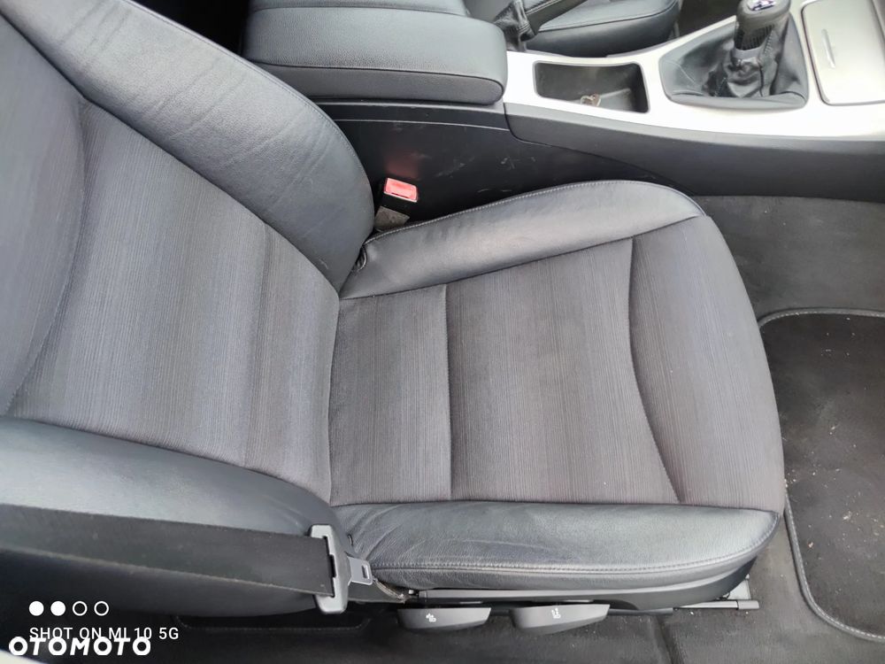 BMW Seria 3 320i - 11