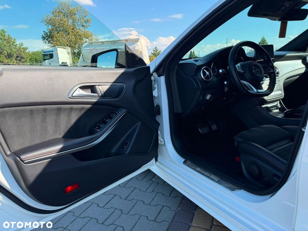 Mercedes-Benz CLA 250 4-Matic AMG Line 7G-DCT - 7