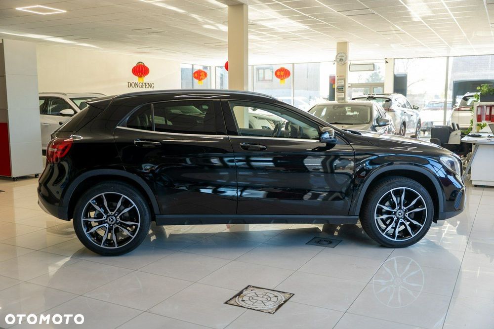 Mercedes-Benz GLA 200 7G-DCT - 3