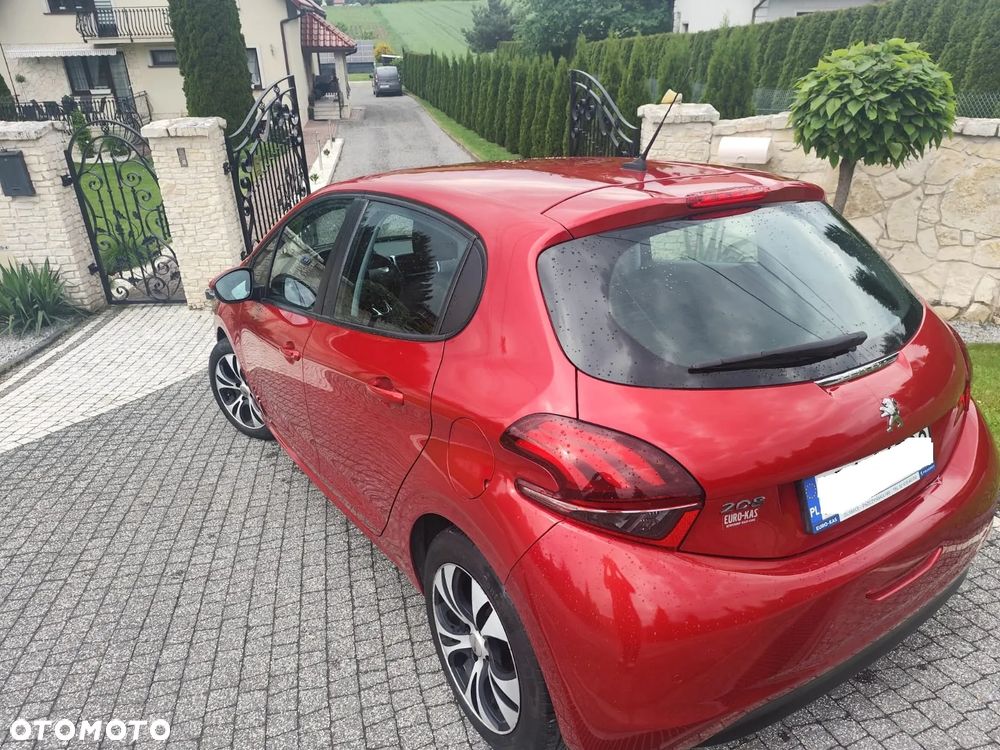 Peugeot 208 - 8