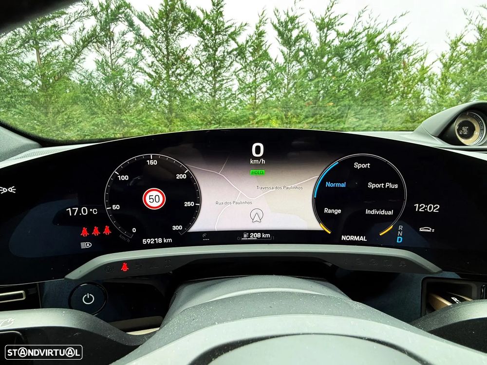 Porsche Taycan Cross Turismo 4 - 12