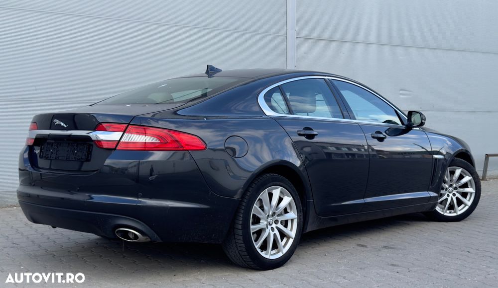 Jaguar XF 2.2 - 9