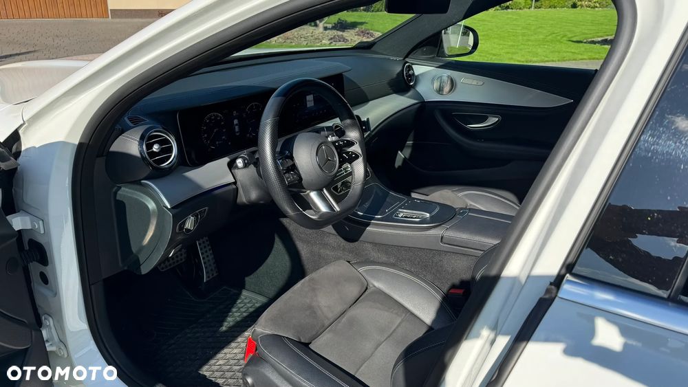Mercedes-Benz Klasa E 220 d 4-Matic 9G-TRONIC - 16