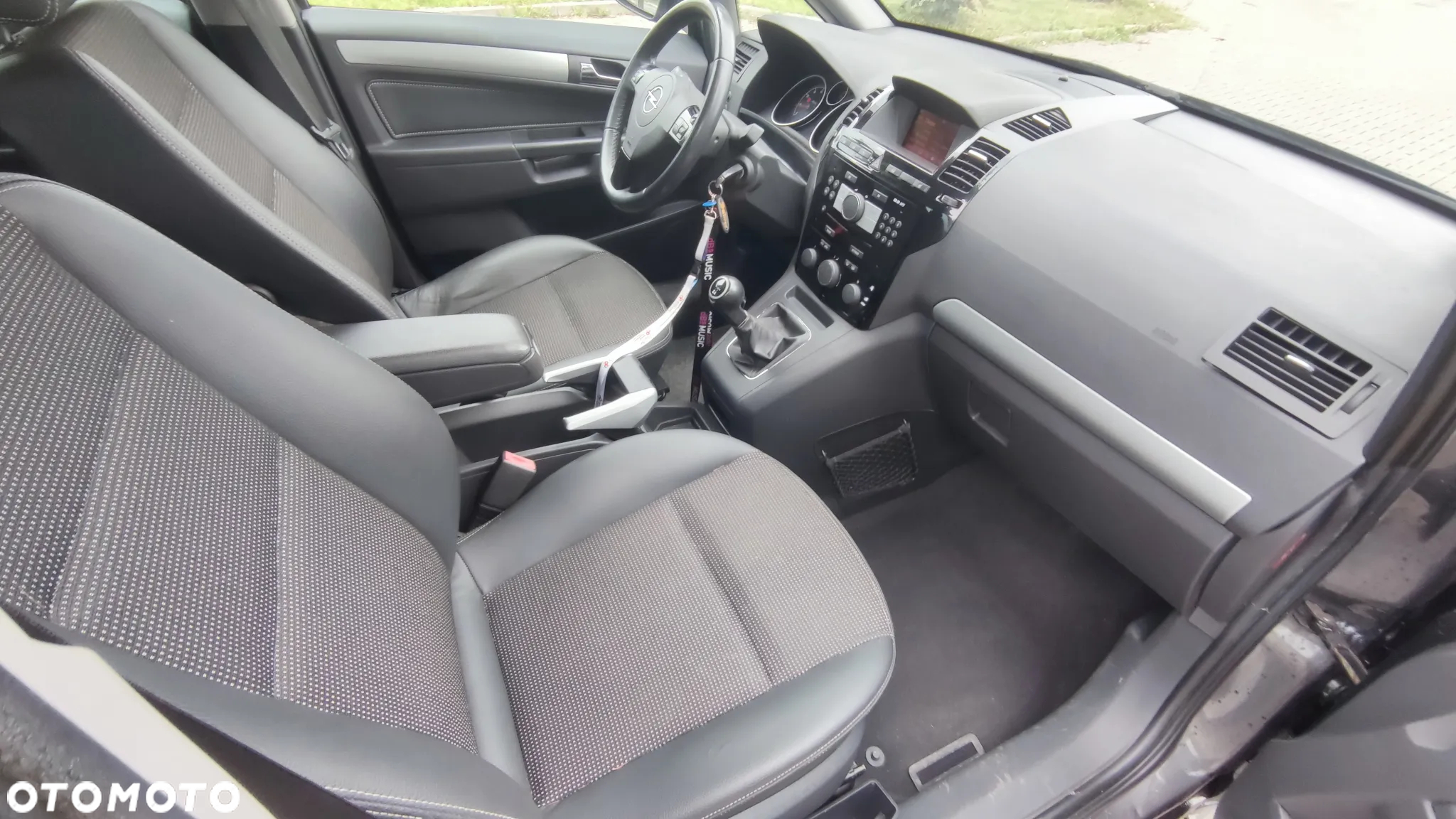 Opel Zafira 1.8 Cosmo - 12