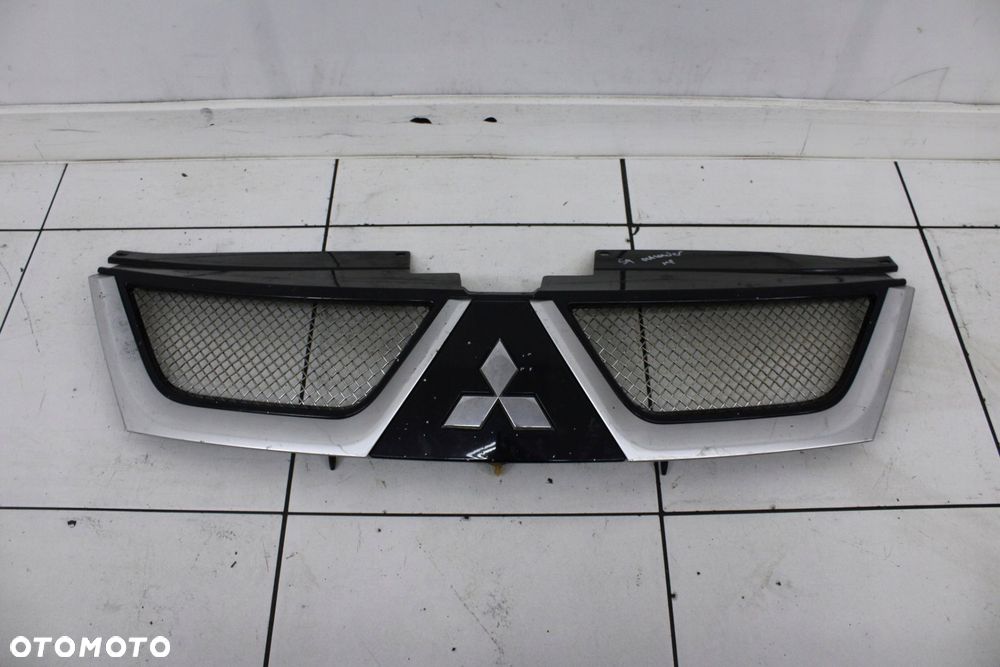 mitsubishi outlander ii 06r- grill atrapa chłodnicy - 1