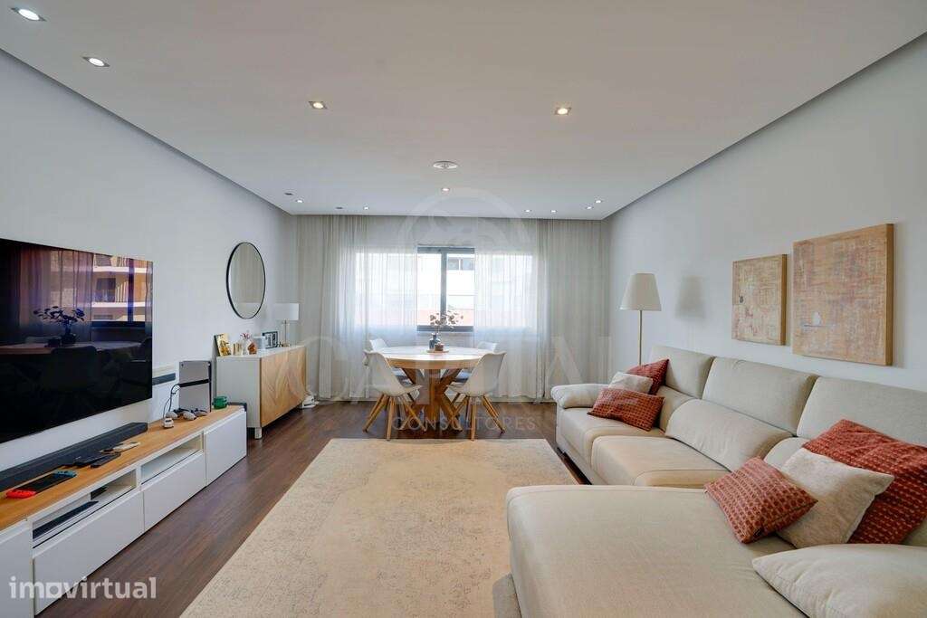 Apartamento T2 com suíte e ampla varanda com churrasqueira na Charneca - Grande imagem: 2/36