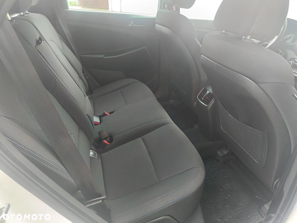 Hyundai Tucson 1.6 GDI BlueDrive GO 2WD - 21
