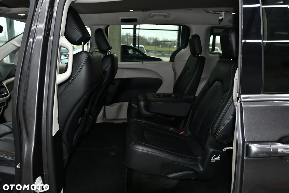 Chrysler Pacifica - 13