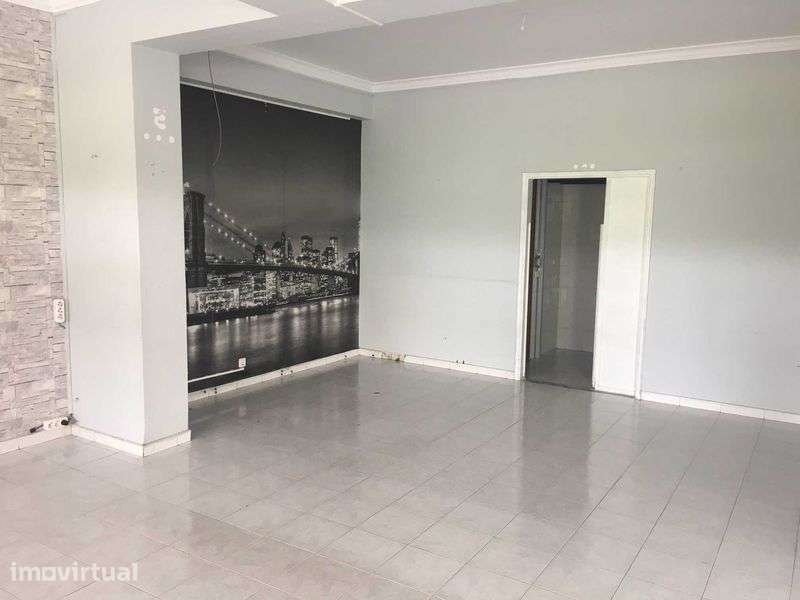 Arrenda-se Loja no Centro da Idanha-Belas - Grande imagem: 4/10