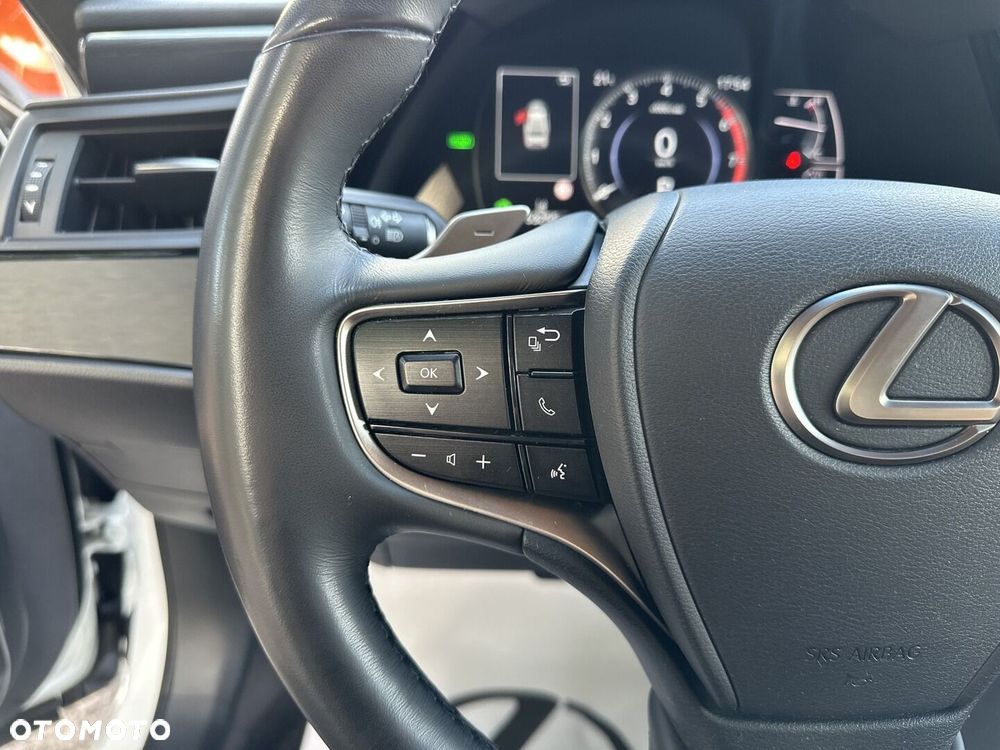 Lexus ES 300h Business Edition - 16