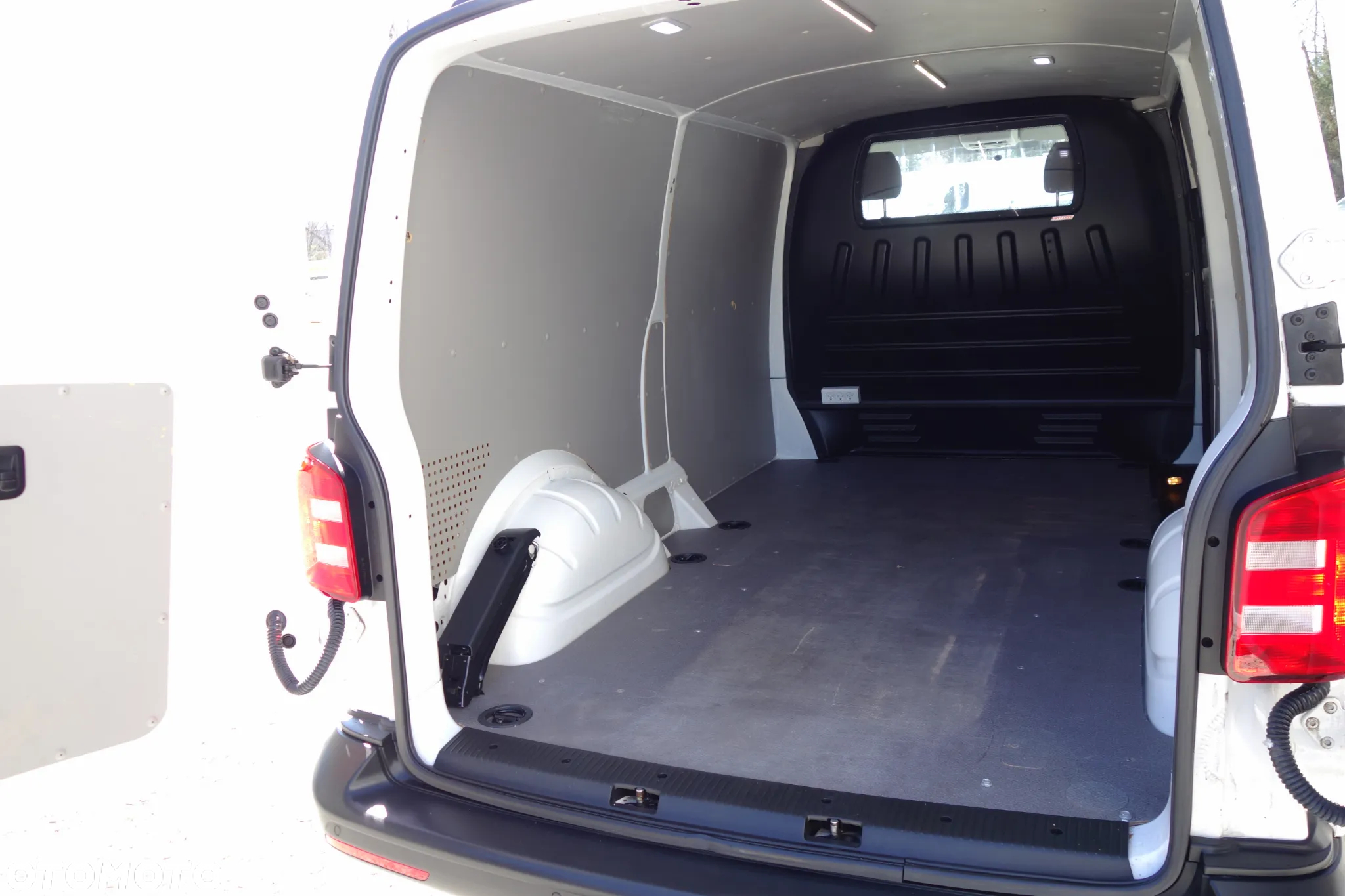 Volkswagen Transporter Long Automat 2.0 TDI 150 KM Klima Webasto - 9