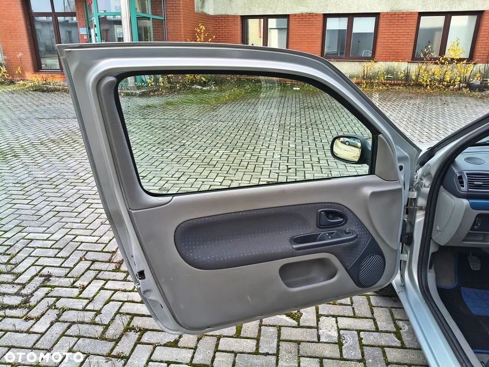 Renault Clio 1.2 16V 75 Expression - 19