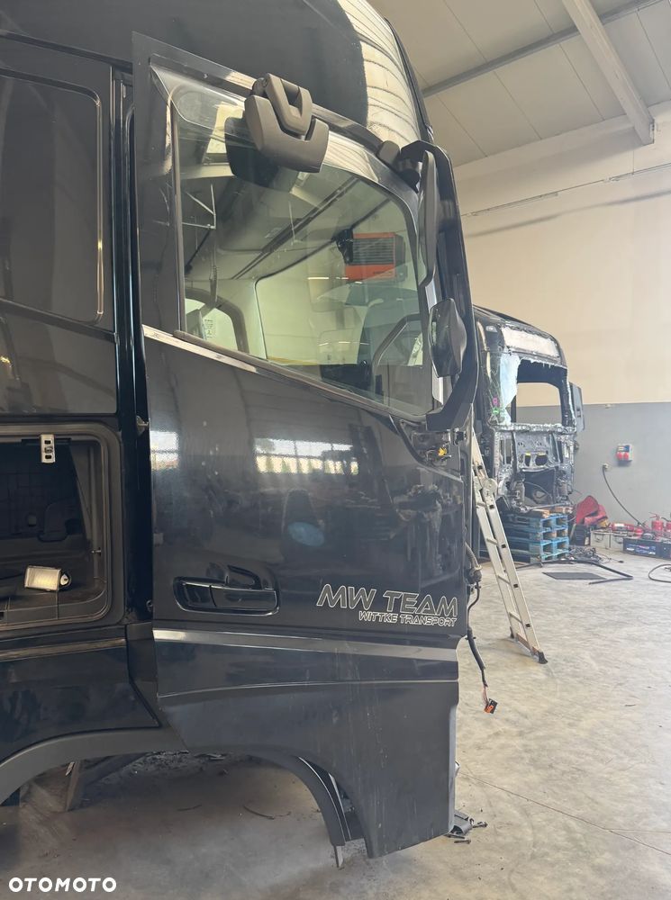 Drzwi prawe Volvo FH4