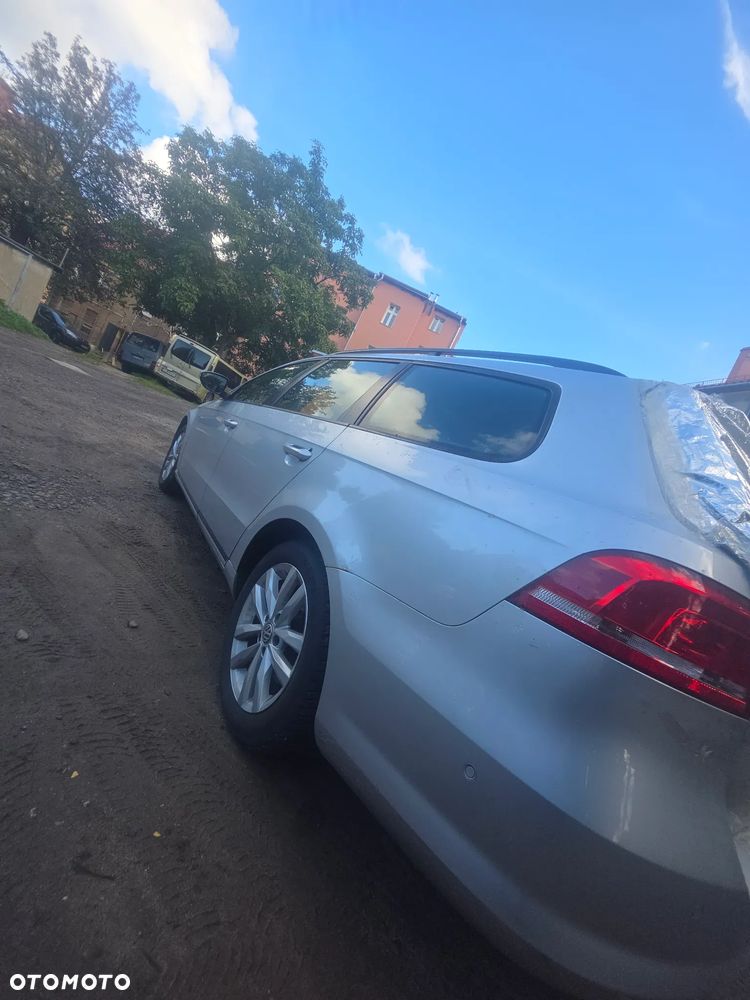 Volkswagen Passat 2.0 TDI DPF BlueMotion Technology Comfortline - 3