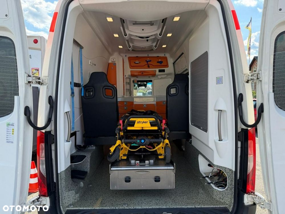 Mercedes-Benz Sprinter - 13