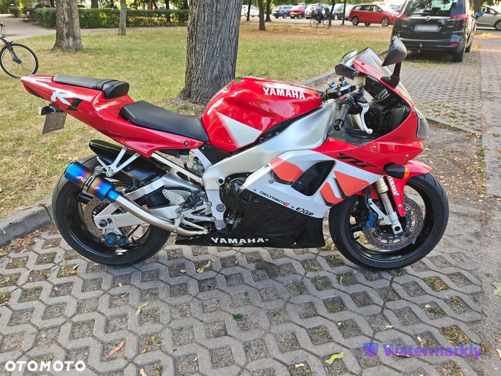 Yamaha R1 - 5
