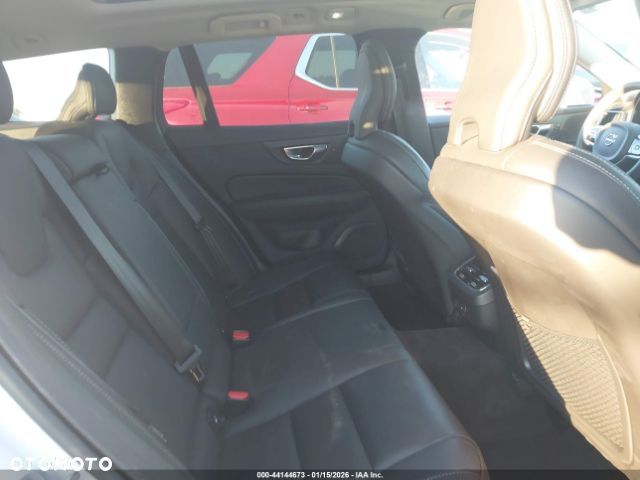 Volvo V60 Cross Country B5 B AWD Ultimate - 10