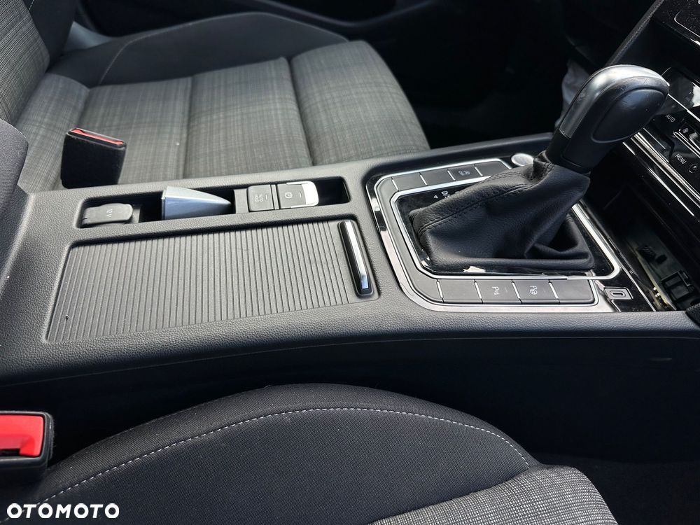 Volkswagen Passat Variant 2.0 TDI EVO Essence DSG - 19