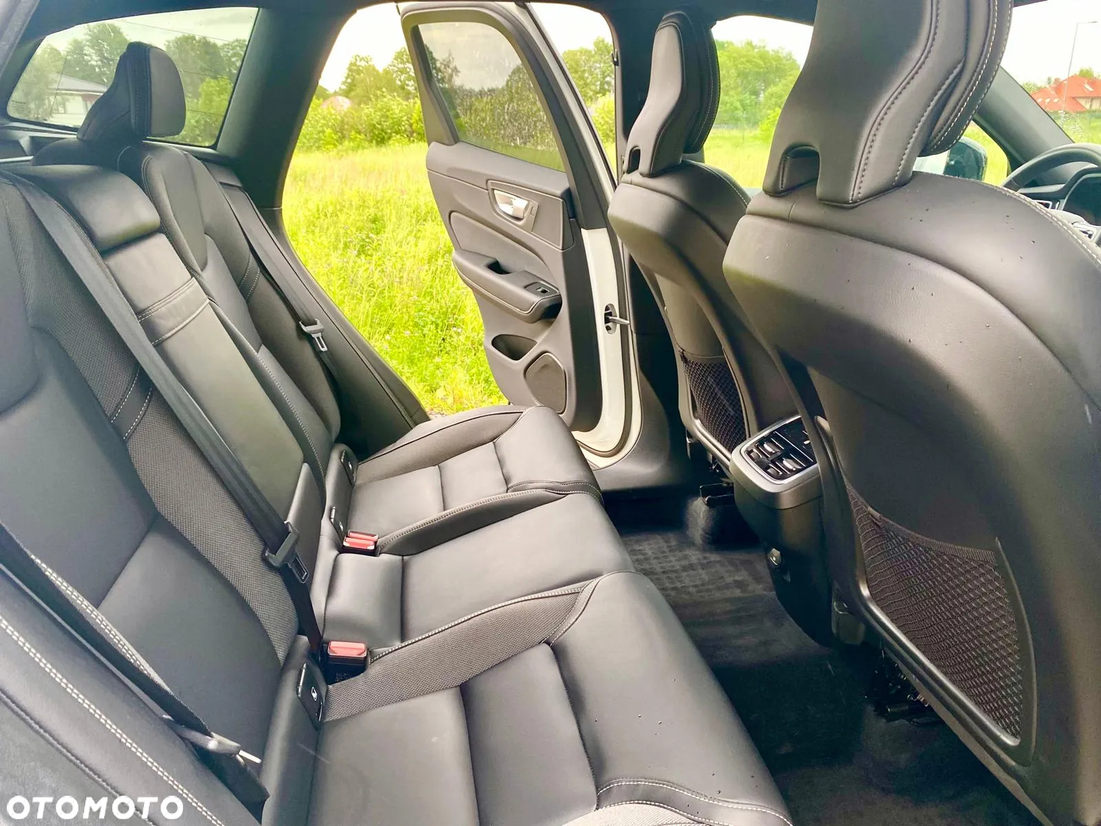 Volvo XC 60 T5 AWD R-Design - 16