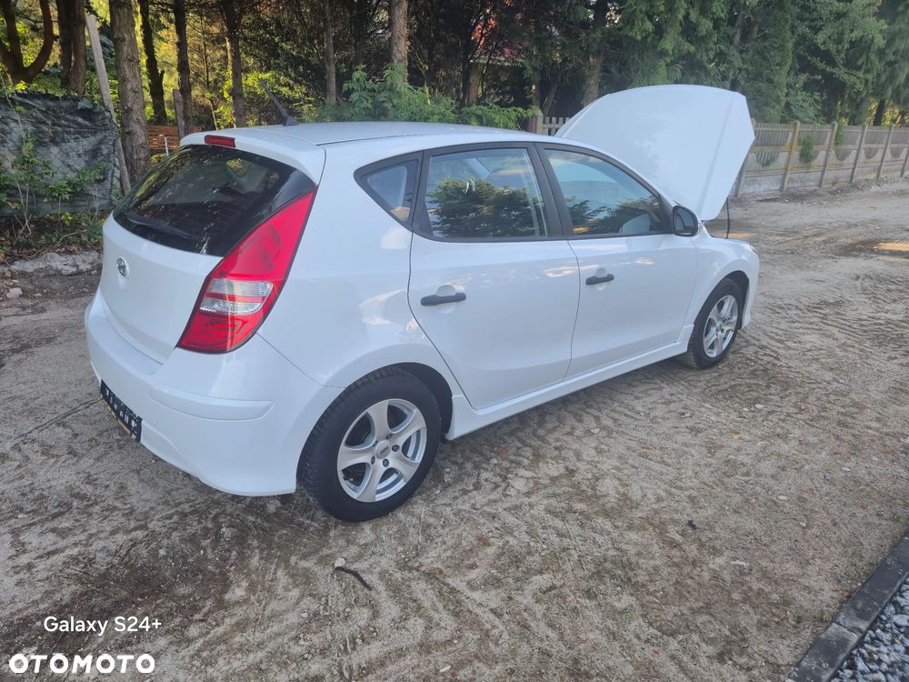 Hyundai i30 1.4 Edition 20 - 21