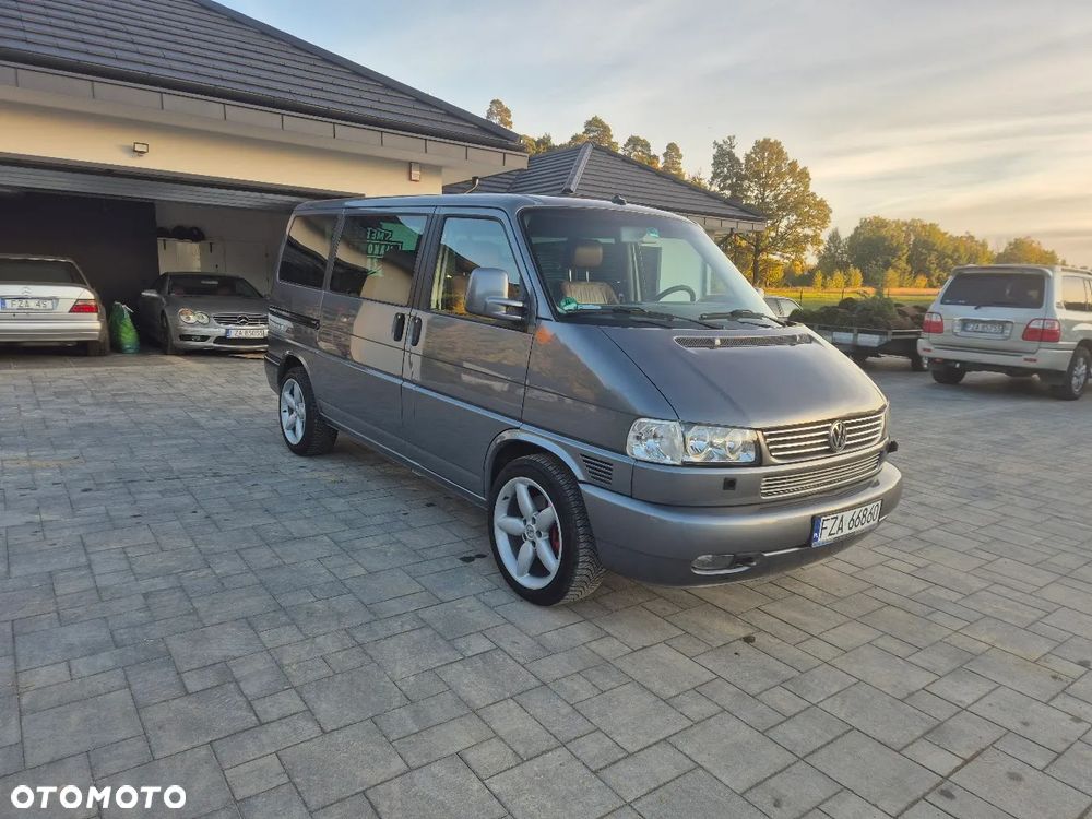 Volkswagen Caravelle - 11