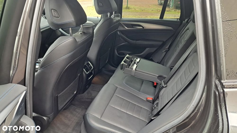 BMW iX3 ver-impressive - 7