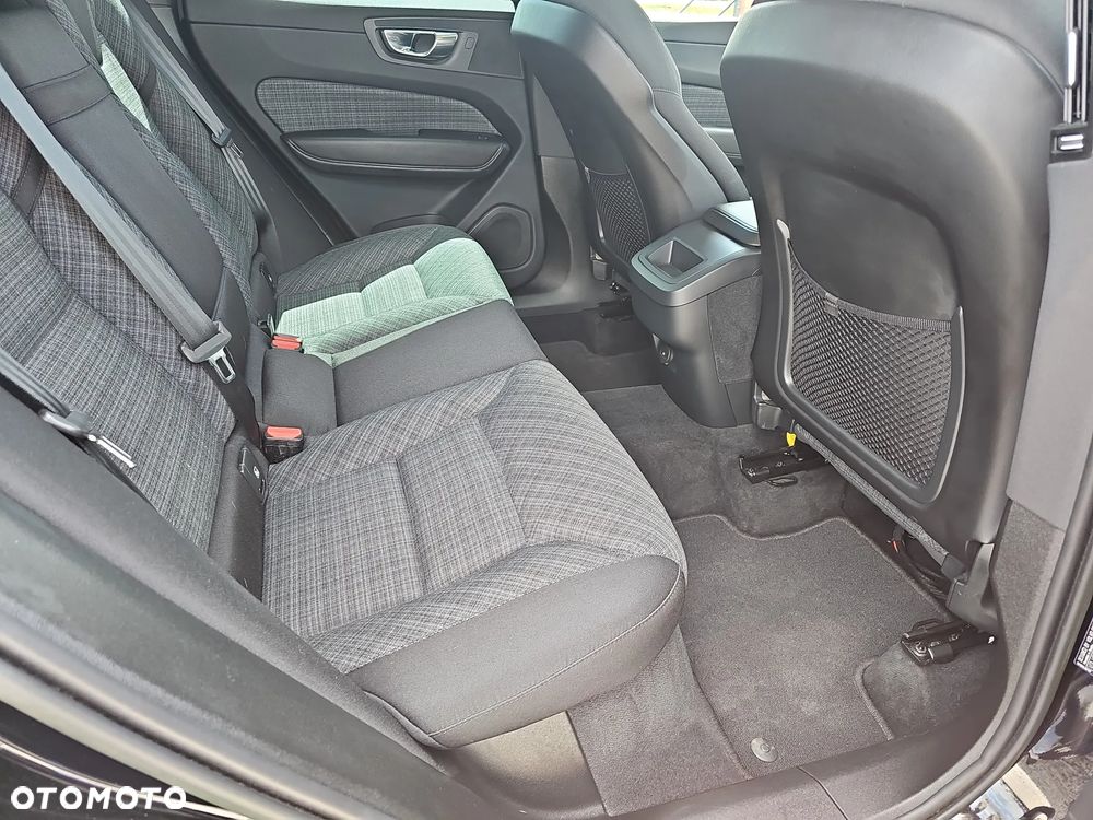 Volvo XC 60 B4 D Essential - 22