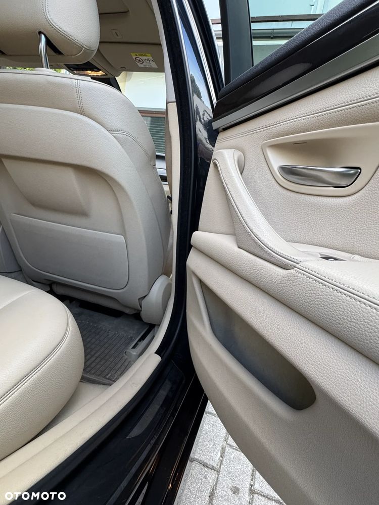 BMW Seria 5 525d Luxury Line - 24