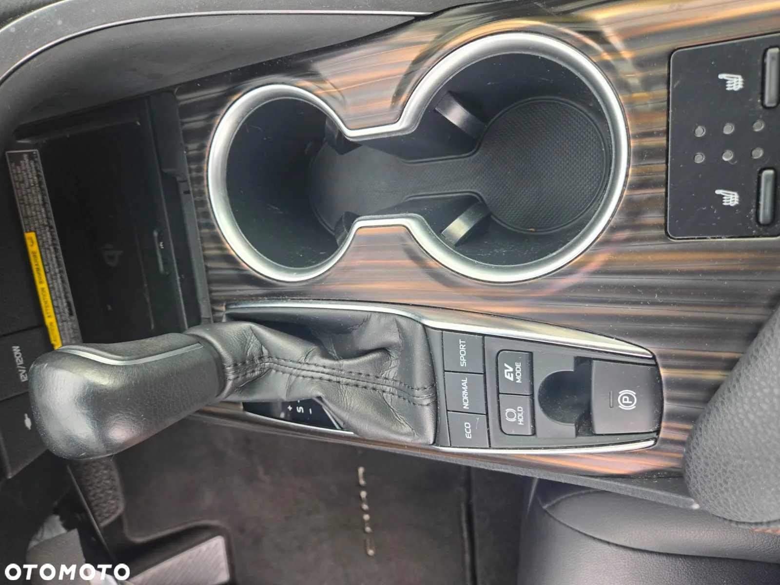 Toyota Camry 2.5 Hybrid Dynamic Force Executive e-CVT - 26