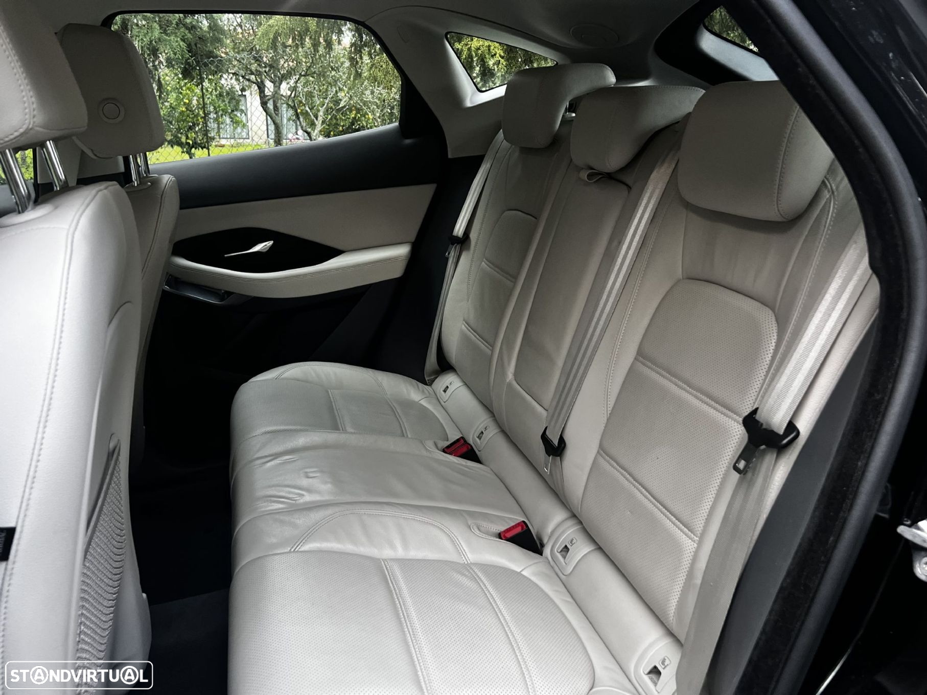Jaguar E-Pace 2.0 i4D R-Dynamic S - 48